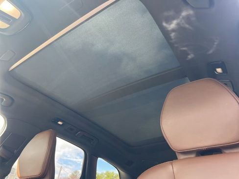 Certified 2025 Volvo XC60 B5 Ultra AWD/4WD image 30