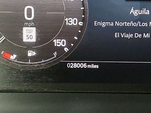 Used 2024 Land Rover Defender 110 X-Dynamic SE image 15