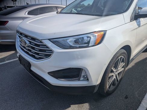 Used 2021 Ford Edge Titanium image 2