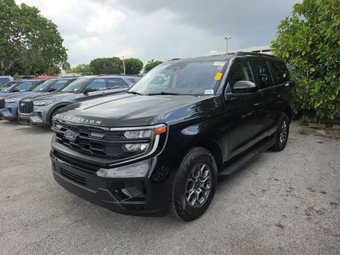 Certified 2025 Ford Expedition Active RWD image 3