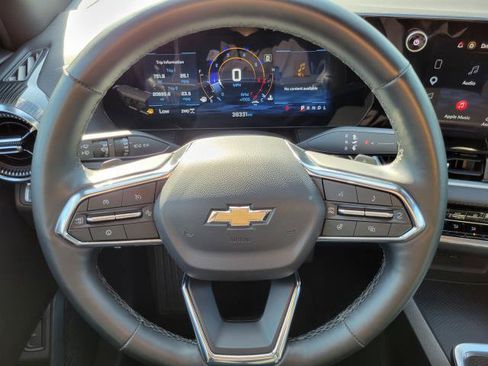 Used 2025 Chevrolet Equinox LT w/ Convenience Package II AWD/4WD image 12
