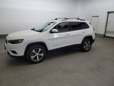 Used 2019 Jeep Cherokee Limited w/ Luxury Group image 2
