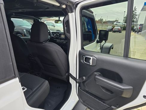 Used 2021 Jeep Gladiator Sport image 45