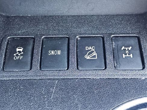 Used 2018 Toyota Highlander XLE AWD/4WD image 11