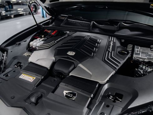Used 2024 Lamborghini Urus Performante AWD/4WD image 28