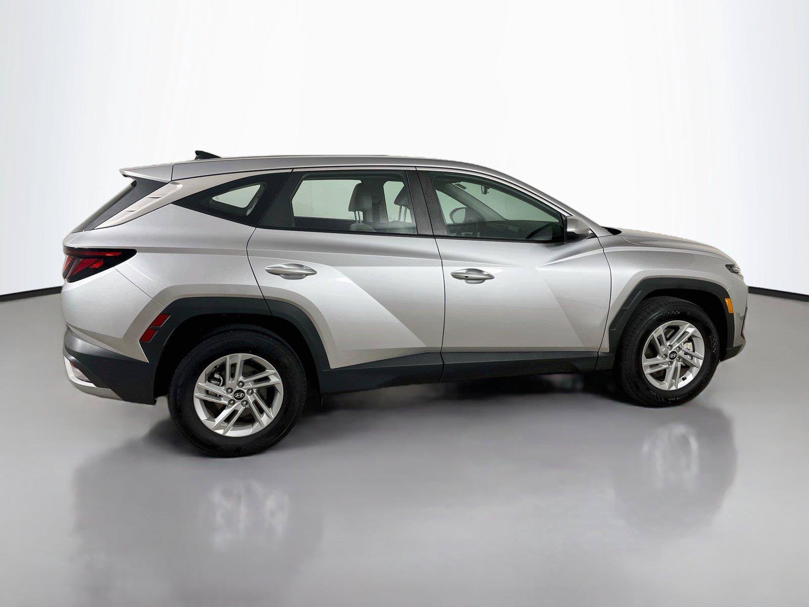 Used 2025 Hyundai Tucson SE AWD/4WD image 16