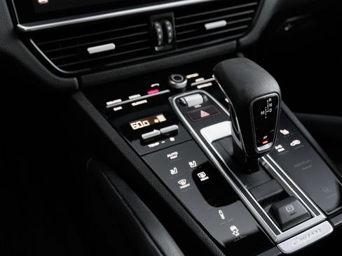 Certified 2022 Porsche Cayenne Coupe AWD/4WD image 21