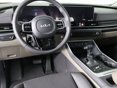 Certified 2026 Kia Carnival LXS image 11