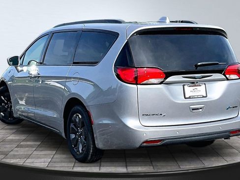 Used 2020 Chrysler Pacifica Limited w/ Advanced Safetytec Group FWD image 13