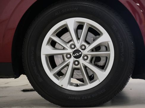 Used 2024 Kia Carnival LX FWD image 9