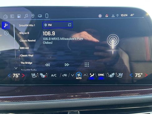 Certified 2025 Chevrolet Traverse RS image 13