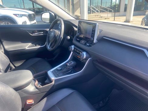 Used 2019 Toyota RAV4 Limited w/ Cold Weather Package AWD/4WD image 8