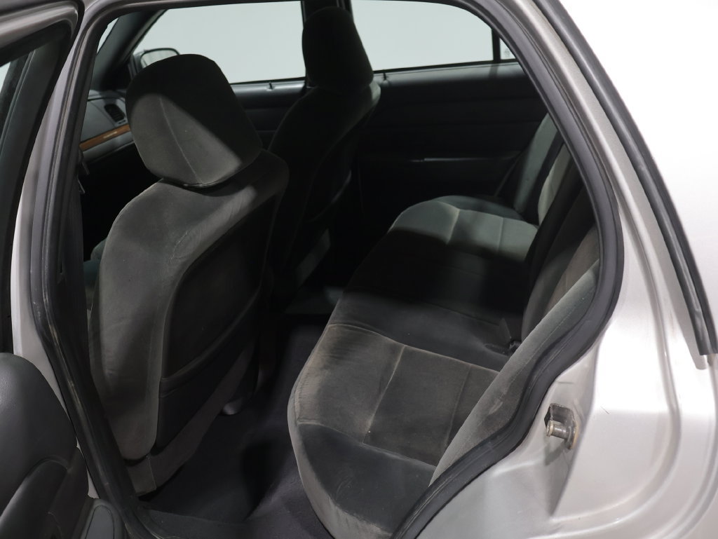 Used 2004 Ford Crown Victoria LX RWD image 7