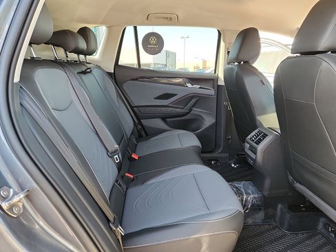 Certified 2025 Volkswagen Tiguan SE image 14