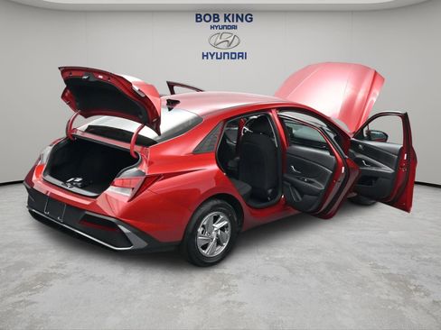 New 2026 Hyundai Elantra SE FWD image 18