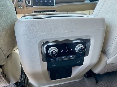 Used 2021 GMC Yukon XL Denali w/ Denali Premium Package image 22