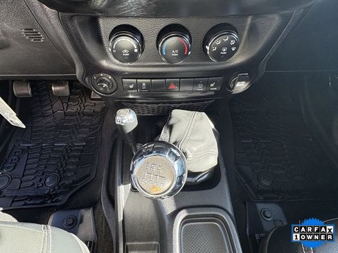 Used 2016 Jeep Wrangler Unlimited Rubicon image 2