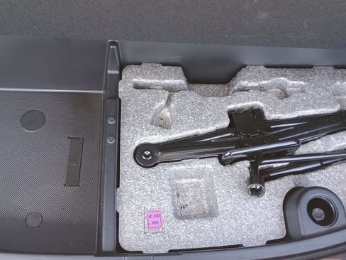 Used 2015 Hyundai Santa Fe GLS w/ Option Group 03 FWD image 9