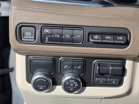 Used 2021 GMC Yukon Denali w/ Denali Ultimate Package image 20