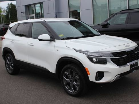 Used 2024 Kia Seltos LX AWD/4WD image 1