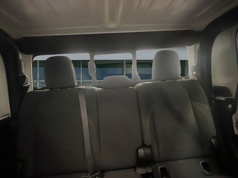 Used 2025 Jeep Gladiator Willys image 16