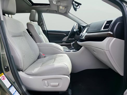 Used 2015 Toyota Highlander Limited AWD/4WD image 16