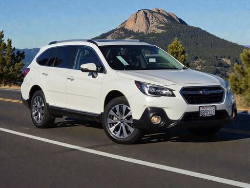 Used 2018 Subaru Outback 2.5i Touring image 2