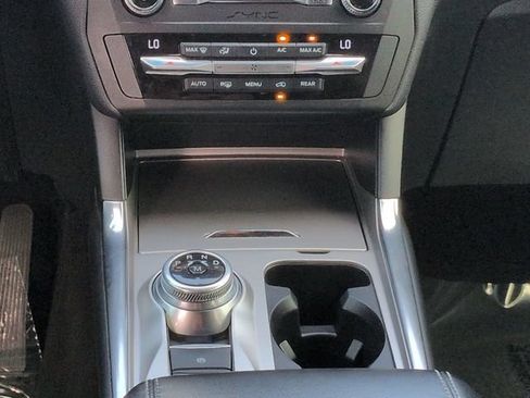 Used 2020 Ford Explorer XLT w/ Equipment Group 202A RWD image 19