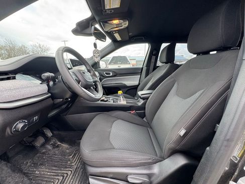 Used 2023 Jeep Compass Sport image 11