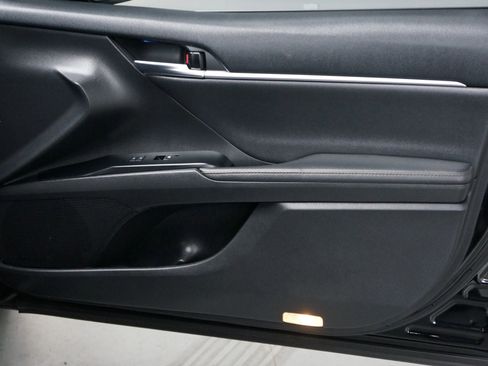 Used 2020 Toyota Camry XLE image 28