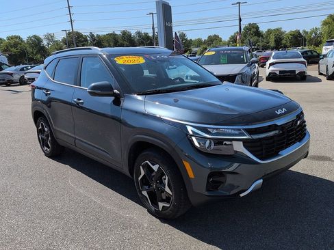 Used 2025 Kia Seltos S AWD/4WD image 1