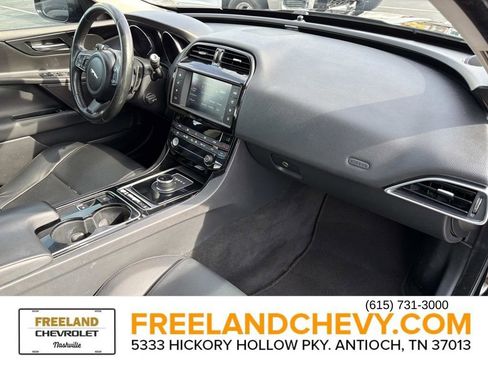 Used 2017 Jaguar XE image 24