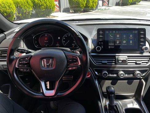 Used 2018 Honda Accord Sport image 7