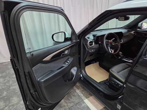 Used 2025 Chevrolet TrailBlazer ACTIV w/ Convenience Package FWD image 9