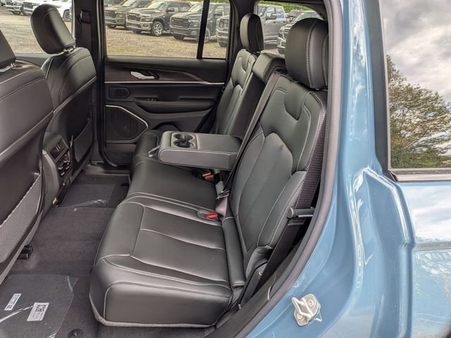 New 2026 Jeep Grand Cherokee Limited w/ Limited Altitude Package AWD/4WD image 13