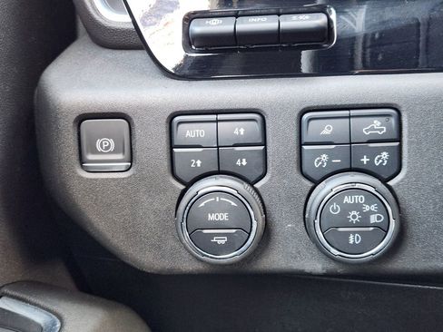 Used 2024 Chevrolet Silverado 2500 LTZ w/ LTZ Convenience Package image 21