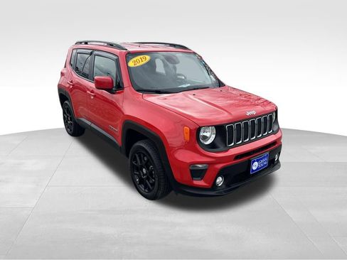 Used 2019 Jeep Renegade Latitude w/ Cold Weather Group image 9