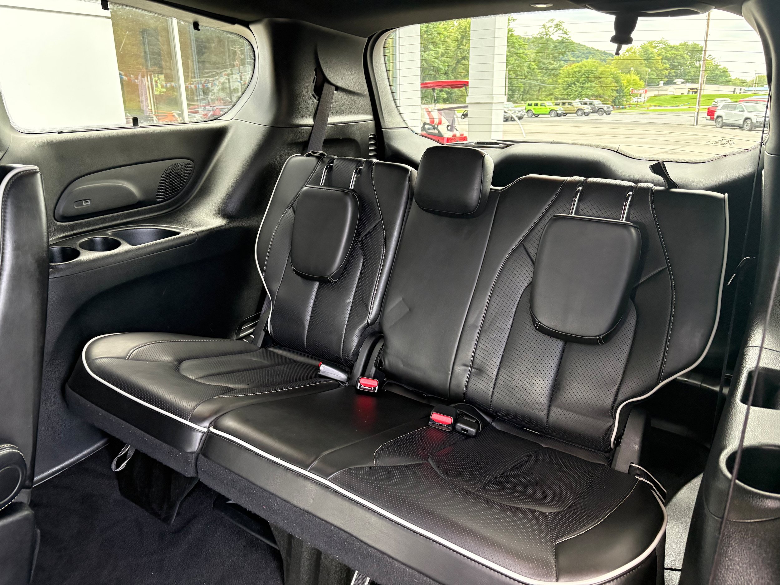 Certified 2025 Chrysler Pacifica Limited FWD image 13