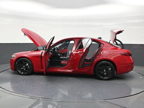 Used 2021 Alfa Romeo Giulia Sprint w/ Nero Edizione RWD image 30