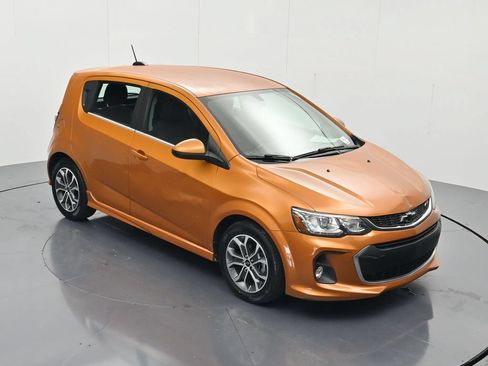 Used 2018 Chevrolet Sonic LT FWD image 30