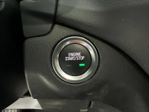 Used 2023 Chevrolet Equinox LT FWD image 15
