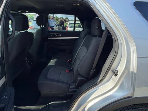 Used 2017 Ford Explorer XLT AWD/4WD image 21