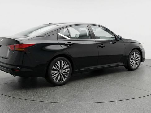 Used 2025 Nissan Altima 2.5 SV image 9