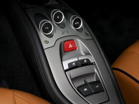 Used 2015 Ferrari 458 Spider RWD image 48