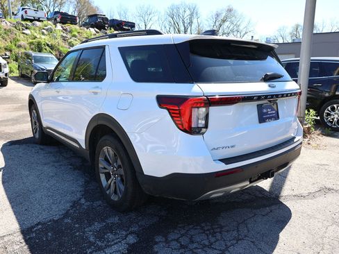Used 2025 Ford Explorer Active w/ Active Comfort Package AWD/4WD image 5