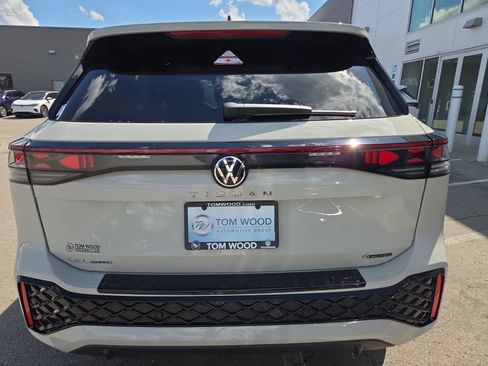 New 2026 Volkswagen Tiguan SEL R-Line AWD/4WD image 11