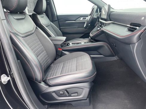 Used 2025 Ford Explorer ST-Line w/ ST-Line Street Pack image 16