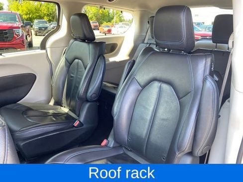 Used 2021 Chrysler Pacifica Touring-L image 20