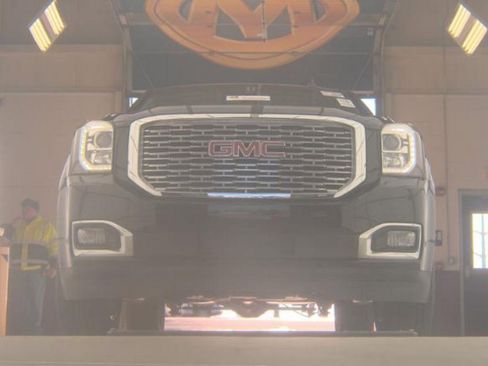 Used 2019 GMC Yukon Denali w/ Open Road Package image 3