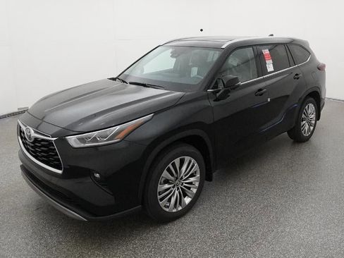 New 2026 Toyota Highlander Platinum image 1